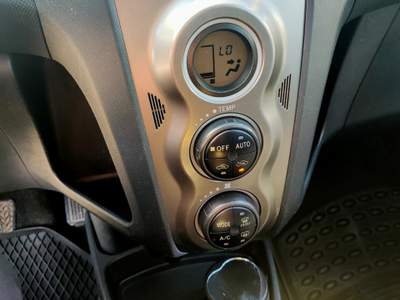 Toyota Yaris 5 porte Sol Argento usata Valenzano
