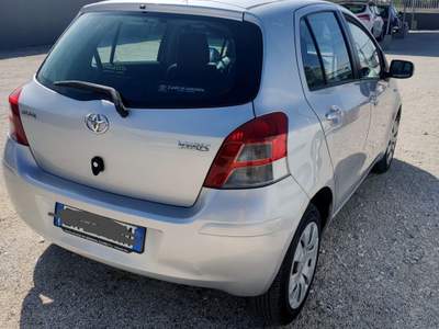 Toyota Yaris 5 porte Sol Argento usata Valenzano
