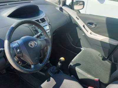Toyota Yaris 5 porte Sol Argento usata Valenzano