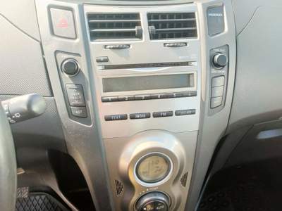 Toyota Yaris 5 porte Sol Argento usata Valenzano