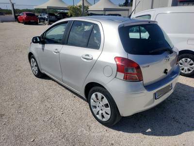 Toyota Yaris 5 porte Sol Argento usata Valenzano