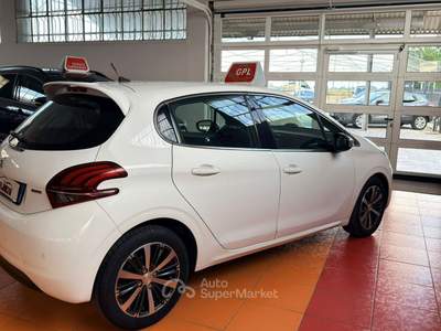 Peugeot 208 3p. GPL Allure Bianco usata Vercelli