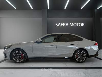 BMW Serie 5 520d 520d xDrive M Sport Pro Grigio usata Rende