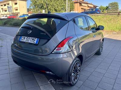 Lancia Ypsilon 1.0 FireFly 70cv Hybrid Silver Plus PROMO Grigio usata Pavia
