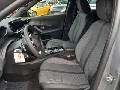 Peugeot 2008 Peugeot 2008 Hybrid 145cv e-DCS6 Allure Grigio usata Lucca