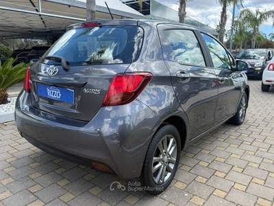 Toyota Yaris 90CV 5 porte Lounge Grigio usata Mesagne