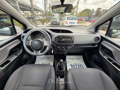 Toyota Yaris 90CV 5 porte Lounge Grigio usata Mesagne