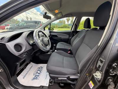 Toyota Yaris 90CV 5 porte Lounge Grigio usata Mesagne