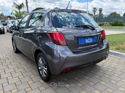 Toyota Yaris 90CV 5 porte Lounge Grigio usata Mesagne