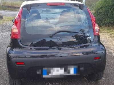 Peugeot 107 Carrozzeria discreta, motore perfetto, gomme nuove. Nero usata Roma