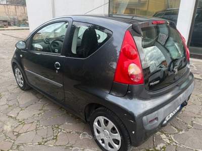 Peugeot 107 Carrozzeria discreta, motore perfetto, gomme nuove. Nero usata Roma