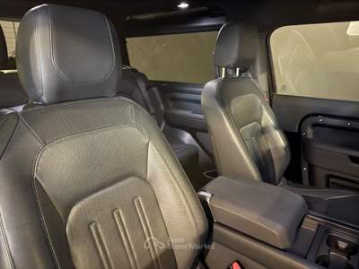Land Rover Defender 200 CV AWD Auto HSE Nero usata Bruino