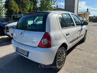 Renault Clio 1.2 16V 5 porte Confort Bianco usata Rivignano Teor