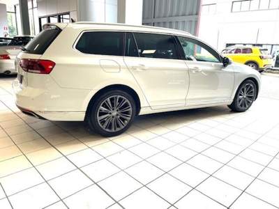 Volkswagen Passat Variant 2.0 TDI SCR EVO DSG Executive Bianco usata Modena