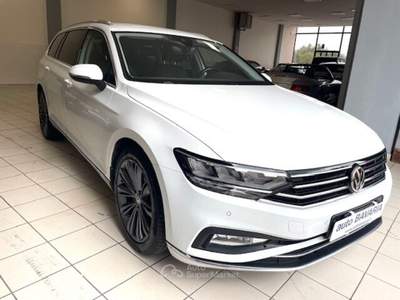 Volkswagen Passat Variant 2.0 TDI SCR EVO DSG Executive Bianco usata Modena