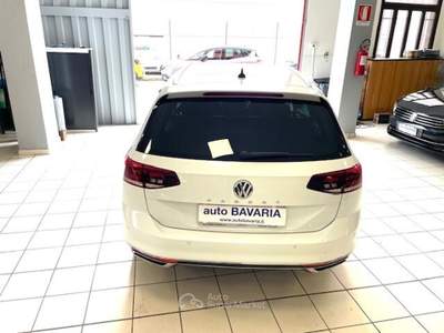 Volkswagen Passat Variant 2.0 TDI SCR EVO DSG Executive Bianco usata Modena