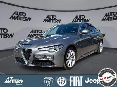 Alfa Romeo Giulia 2.0 Turbo 200 CV AT8 Executive Grigio usata Roma