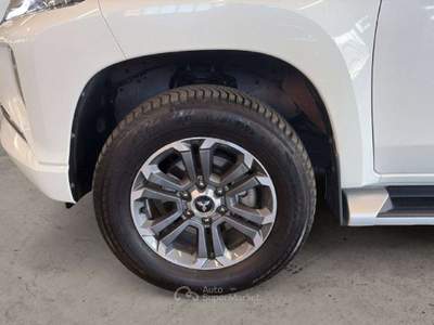 Mitsubishi L200 150cv Bianco usata Milano