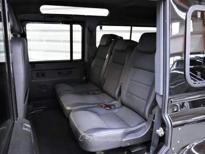 Land Rover Defender Land Rover Defender 110 SE Station Wagon+7-Sitzer Nero usata Napoli