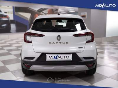 Renault Captur 1.6 E-Tech Full Hybrid Equilibre 145CV Auto Bianco usata Latina
