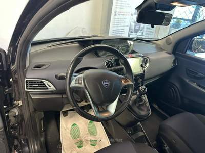 Lancia Ypsilon ADATTA A NEOPATENTATI Nero usata Roma