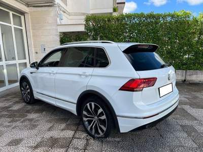 Volkswagen Tiguan 2.0 TDI SCR DSG R-line Bianco usata Alberobello