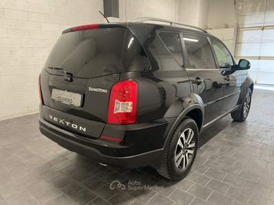 SsangYong Rexton W W 2.0 Xdi 155cv 4WD A/T 7posti Nero usata Fossano