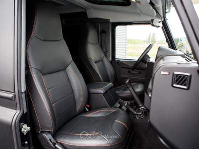 Land Rover Defender Land Rover Defender 2.2 D SW 90 2014 Nero usata Napoli
