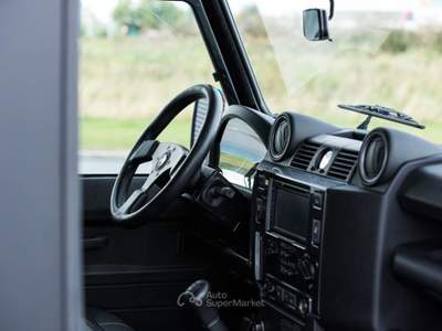 Land Rover Defender Land Rover Defender 2.2 D SW 90 2014 Nero usata Napoli