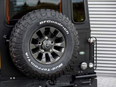 Land Rover Defender Land Rover Defender 2.2 D SW 90 2014 Nero usata Napoli