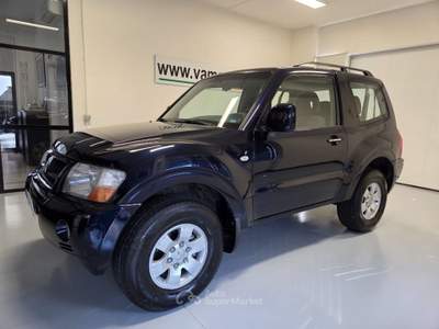 Mitsubishi Pajero 2.5 TDI 3p.RESTYLING Blu/Azzurro usata Parma