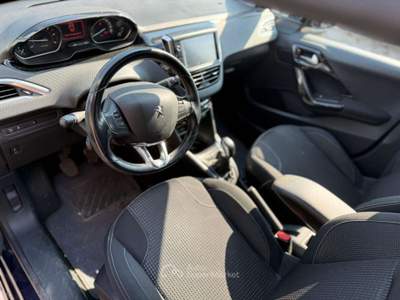 Peugeot 208 5p 1.6 bluehdi Allure 75cv Blu/Azzurro usata Roma