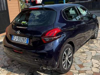Peugeot 208 5p 1.6 bluehdi Allure 75cv Blu/Azzurro usata Roma
