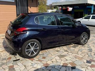 Peugeot 208 5p 1.6 bluehdi Allure 75cv Blu/Azzurro usata Roma