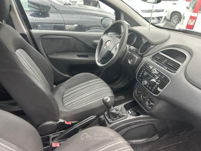 Fiat Punto Evo l'auto consuma olio Nero usata Valmontone