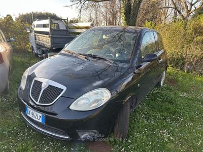 Lancia Ypsilon auto per neopatentati Nero usata Valmontone