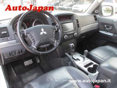 Mitsubishi Pajero Pajero 3.2 cr Instyle 200cv 3p auto Bianco usata Pisogne