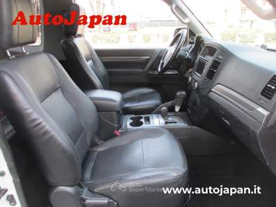 Mitsubishi Pajero Pajero 3.2 cr Instyle 200cv 3p auto Bianco usata Pisogne