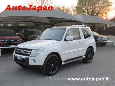 Mitsubishi Pajero Pajero 3.2 cr Instyle 200cv 3p auto Bianco usata Pisogne