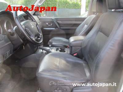 Mitsubishi Pajero Pajero 3.2 cr Instyle 200cv 3p auto Bianco usata Pisogne