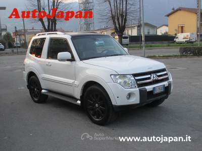 Mitsubishi Pajero Pajero 3.2 cr Instyle 200cv 3p auto Bianco usata Pisogne