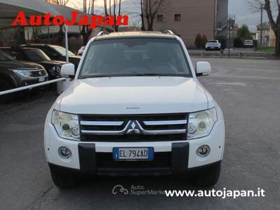 Mitsubishi Pajero Pajero 3.2 cr Instyle 200cv 3p auto Bianco usata Pisogne