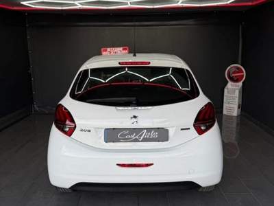 Peugeot 208 1.6 BlueHDi 75 CV Allure 2017 Bianco usata Teverola