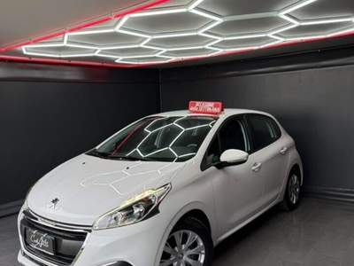Peugeot 208 1.6 BlueHDi 75 CV Allure 2017 Bianco usata Teverola