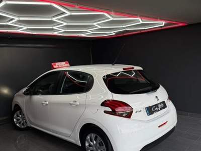 Peugeot 208 1.6 BlueHDi 75 CV Allure 2017 Bianco usata Teverola
