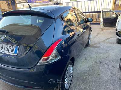Lancia Ypsilon 5 porte Silver Blu/Azzurro usata Napoli