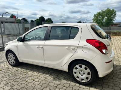 Hyundai i20 1.2 84CV CLASSIC 5P KM 75.000 ORIGINALI Bianco usata VOLPIANO