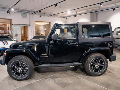 Jeep Wrangler 2.8 CRD DPF Sahara AUTOMATICA Nero usata MILANO
