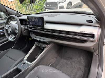 Jeep Avenger 1200 E-HYBRID FREEDOM 110CV AUTOM NAV TETTO Beige usata Roma
