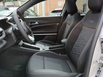 Jeep Avenger 1200 E-HYBRID FREEDOM 110CV AUTOM NAV TETTO Beige usata Roma